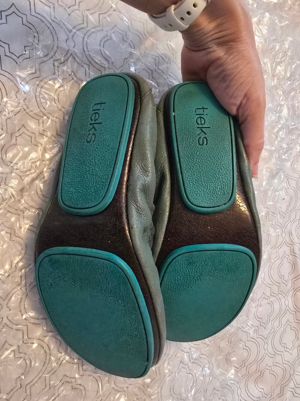 Size 7 Sea Green Leather Tieks - Picture 2 of 4